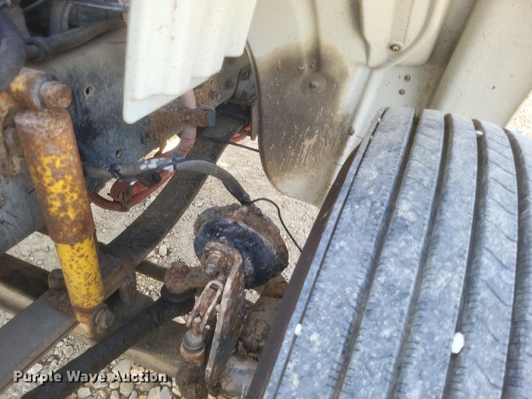 image for item DO4833 2003 Freightliner Business Class M2 flatbed truck