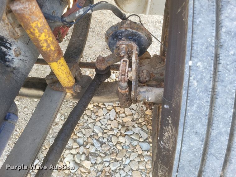 image for item DO4833 2003 Freightliner Business Class M2 flatbed truck