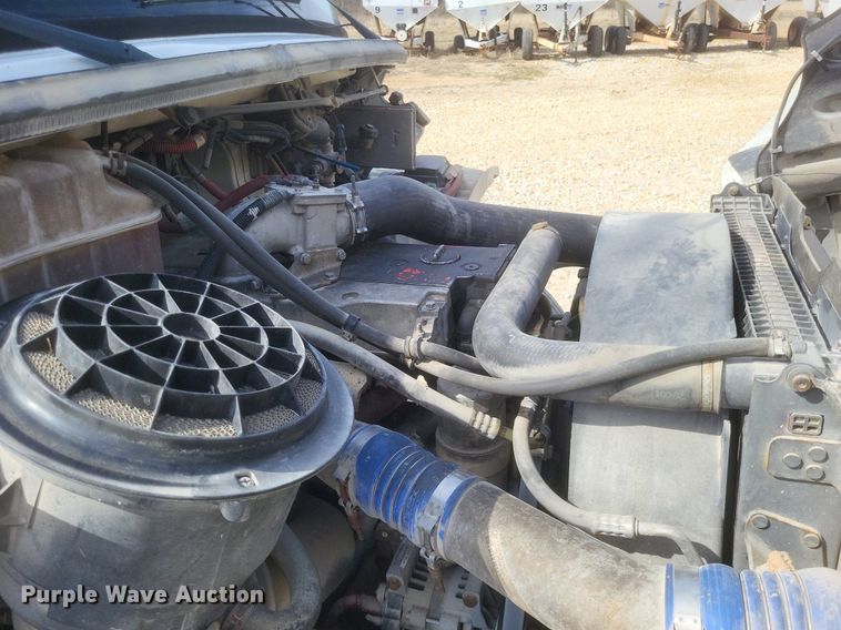 image for item DO4833 2003 Freightliner Business Class M2 flatbed truck