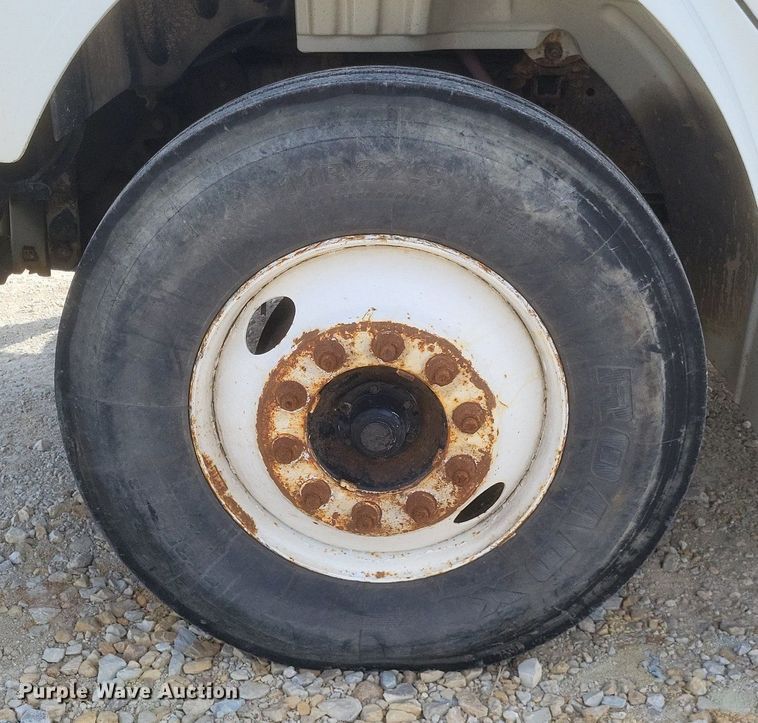 image for item DO4833 2003 Freightliner Business Class M2 flatbed truck