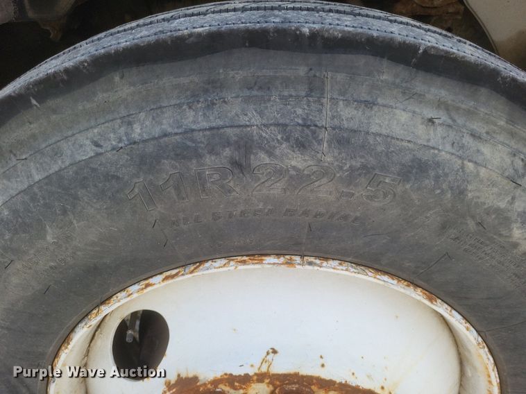 image for item DO4833 2003 Freightliner Business Class M2 flatbed truck