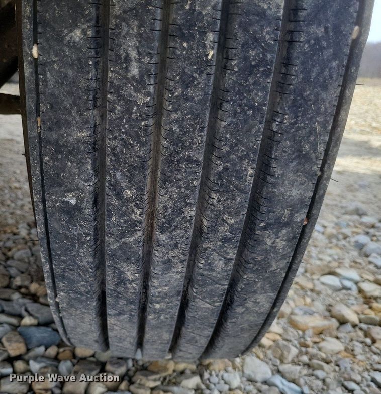 image for item DO4833 2003 Freightliner Business Class M2 flatbed truck