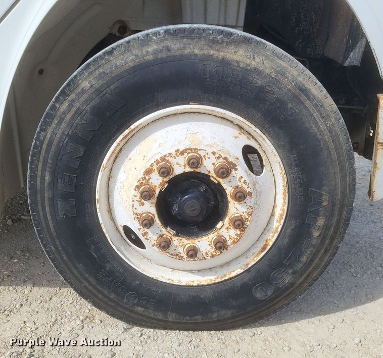 image for item DO4833 2003 Freightliner Business Class M2 flatbed truck