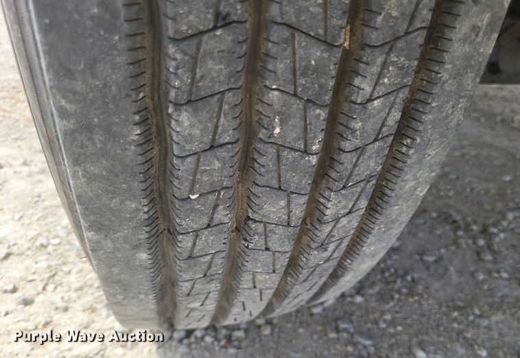 image for item DO4833 2003 Freightliner Business Class M2 flatbed truck