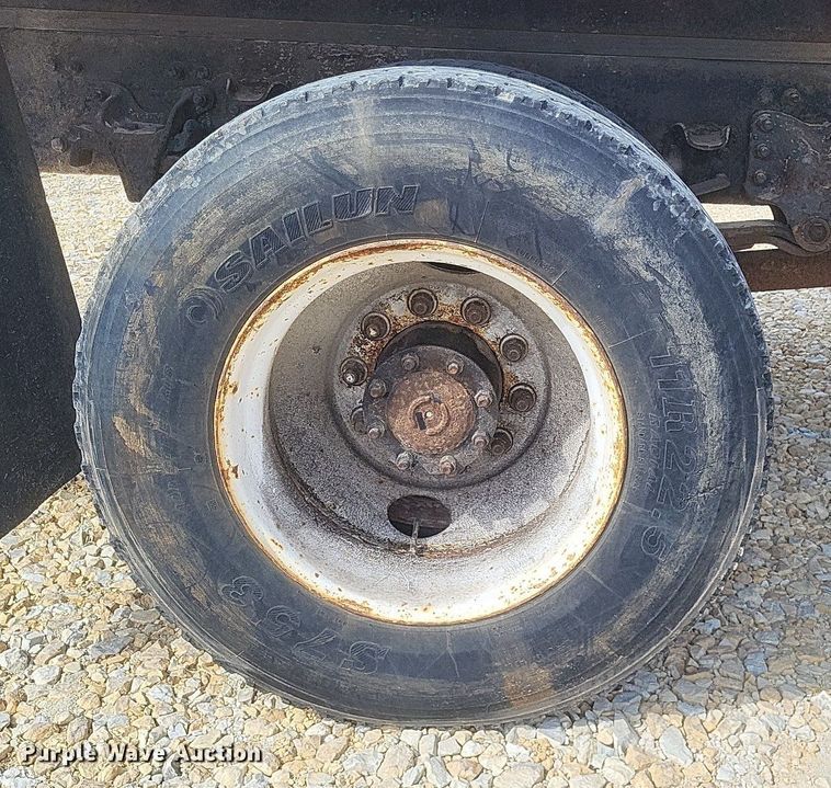 image for item DO4833 2003 Freightliner Business Class M2 flatbed truck