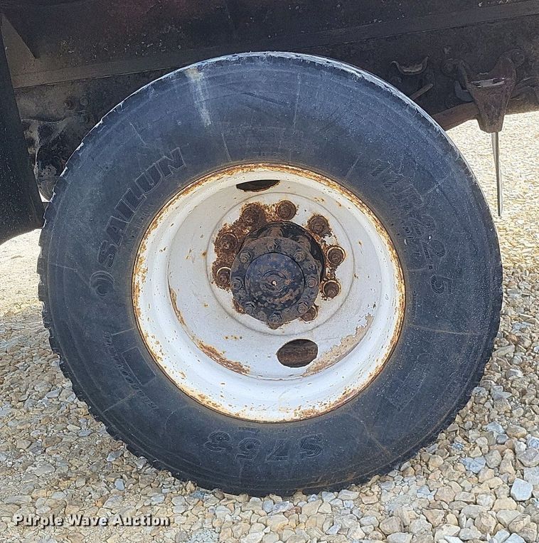 image for item DO4833 2003 Freightliner Business Class M2 flatbed truck