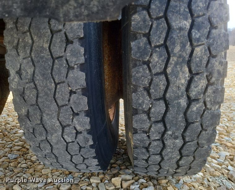 image for item DO4833 2003 Freightliner Business Class M2 flatbed truck