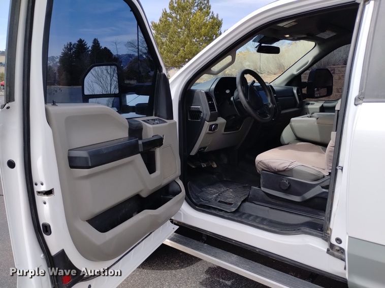 image for item DQ6012 2021 Ford F250 Super Duty SuperCab pickup truck