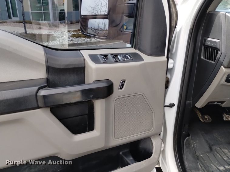 image for item DQ6012 2021 Ford F250 Super Duty SuperCab pickup truck