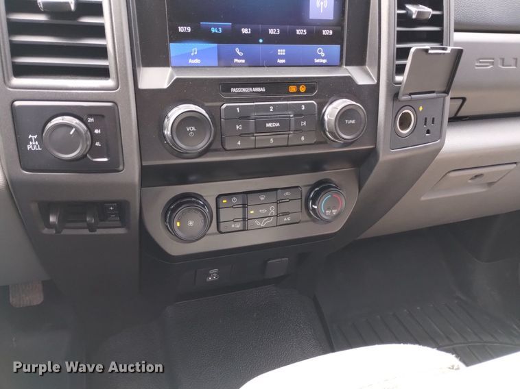 image for item DQ6012 2021 Ford F250 Super Duty SuperCab pickup truck