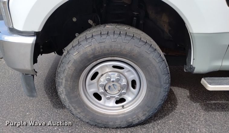 image for item DQ6012 2021 Ford F250 Super Duty SuperCab pickup truck