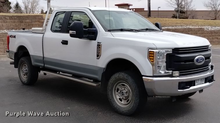 image for item DQ6013 2019 Ford F250 Super Duty SuperCab pickup truck