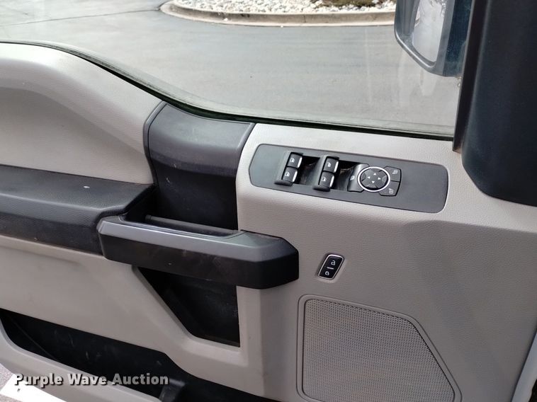 image for item DQ6013 2019 Ford F250 Super Duty SuperCab pickup truck