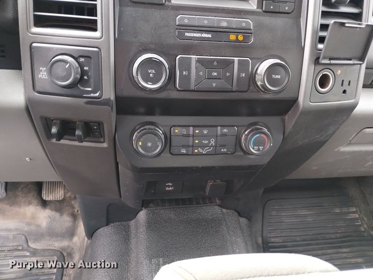 image for item DQ6013 2019 Ford F250 Super Duty SuperCab pickup truck