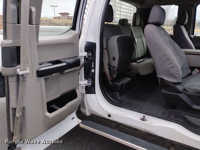 image for item DQ6013 2019 Ford F250 Super Duty SuperCab pickup truck