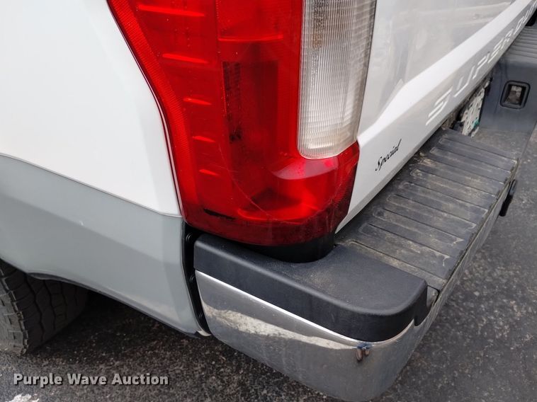 image for item DQ6015 2018 Ford F250 Super Duty SuperCab pickup truck