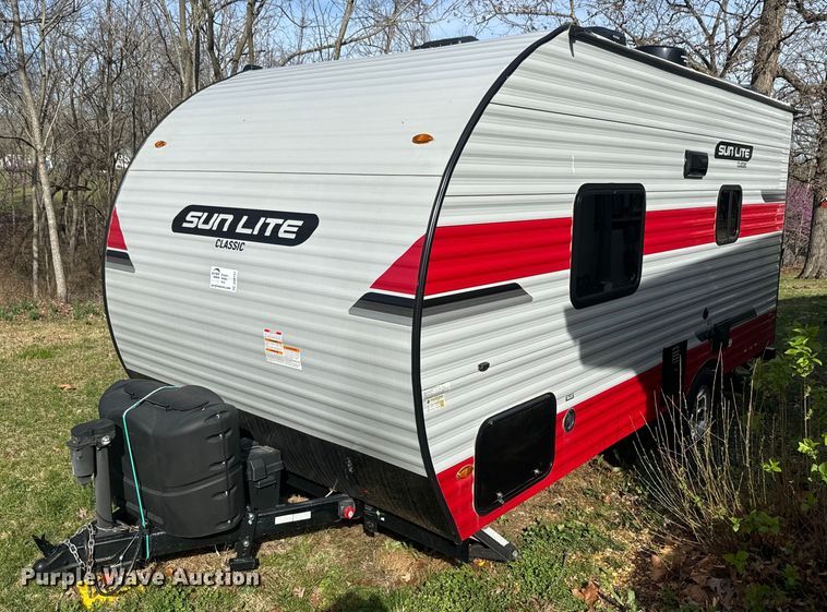 image for item DQ6757 2021 Sunset Park Sunlite Classic camper