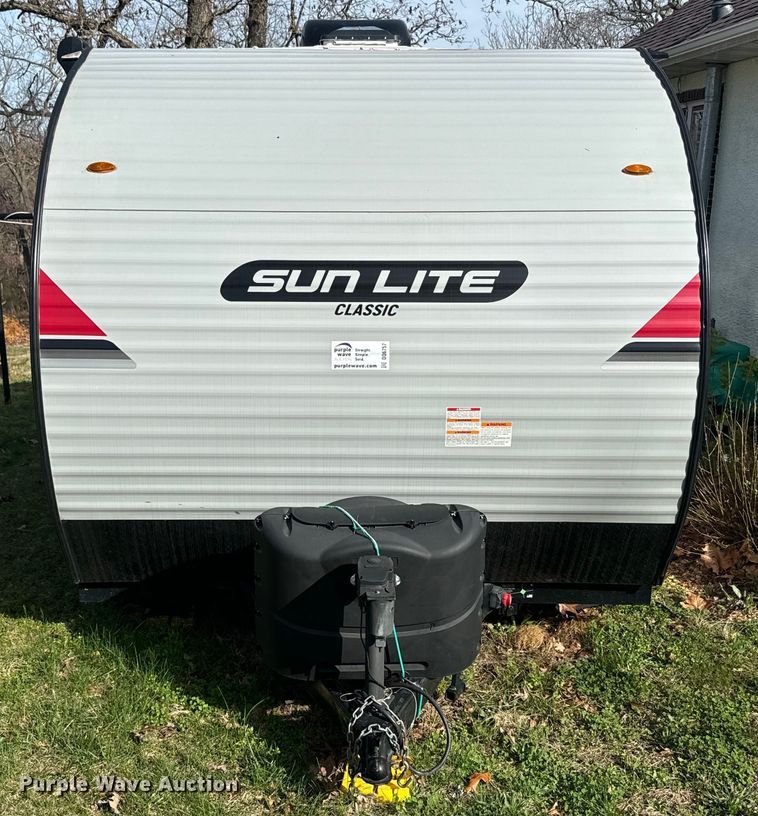 image for item DQ6757 2021 Sunset Park Sunlite Classic camper