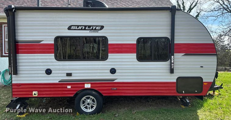 image for item DQ6757 2021 Sunset Park Sunlite Classic camper