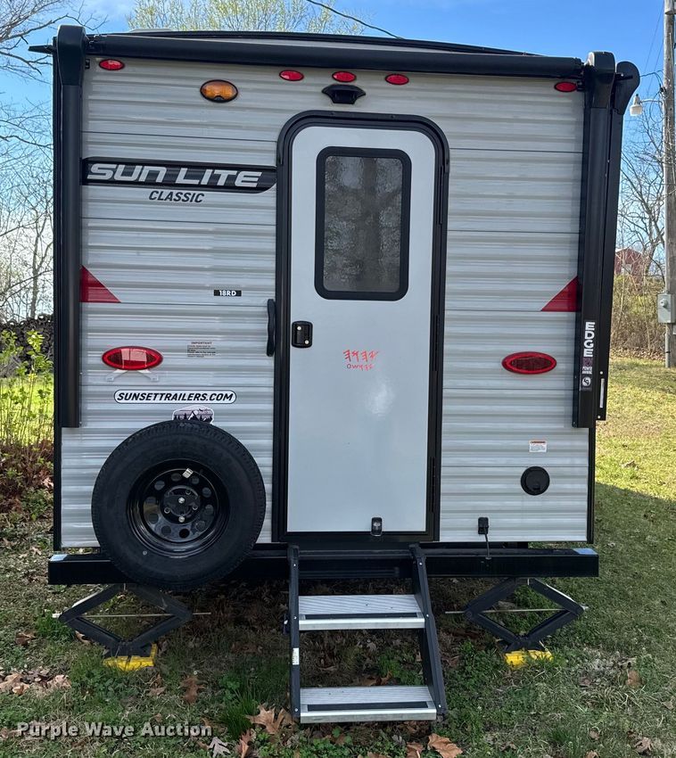image for item DQ6757 2021 Sunset Park Sunlite Classic camper