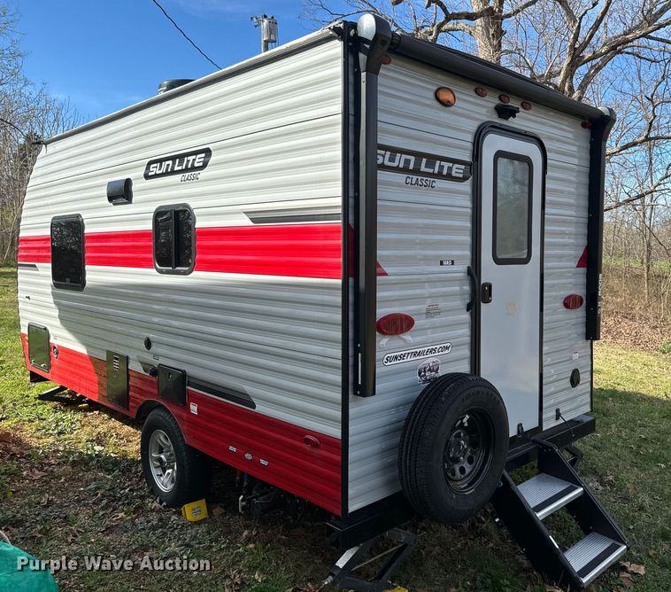 image for item DQ6757 2021 Sunset Park Sunlite Classic camper