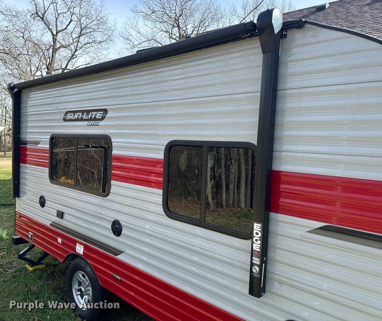 image for item DQ6757 2021 Sunset Park Sunlite Classic camper