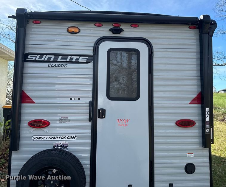 image for item DQ6757 2021 Sunset Park Sunlite Classic camper