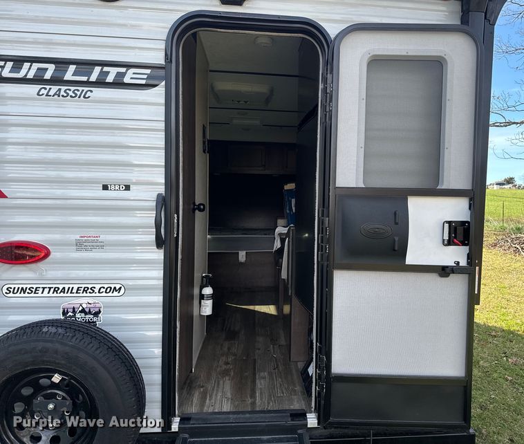 image for item DQ6757 2021 Sunset Park Sunlite Classic camper