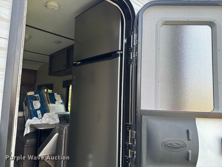 image for item DQ6757 2021 Sunset Park Sunlite Classic camper