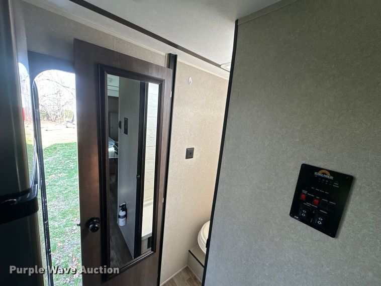 image for item DQ6757 2021 Sunset Park Sunlite Classic camper