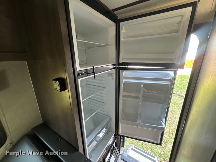 image for item DQ6757 2021 Sunset Park Sunlite Classic camper