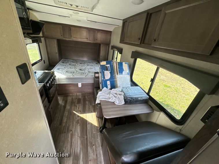 image for item DQ6757 2021 Sunset Park Sunlite Classic camper