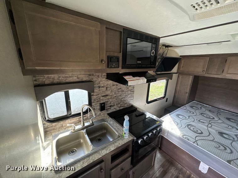 image for item DQ6757 2021 Sunset Park Sunlite Classic camper