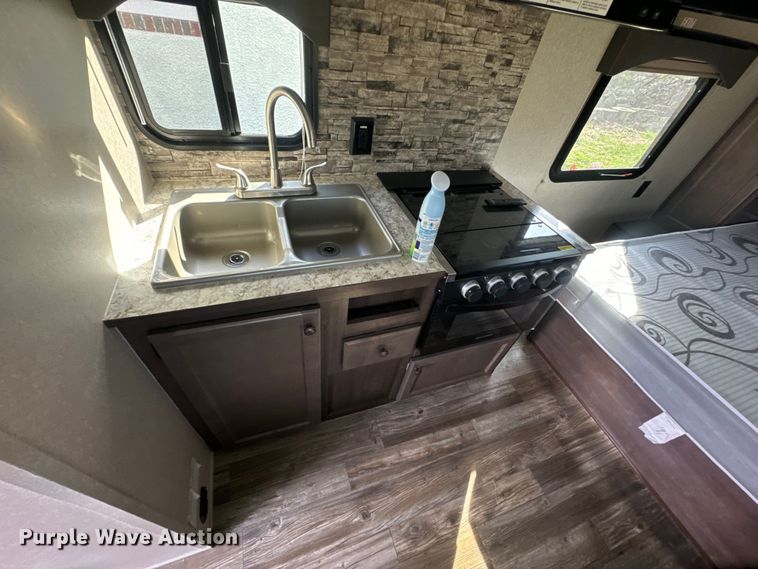 image for item DQ6757 2021 Sunset Park Sunlite Classic camper