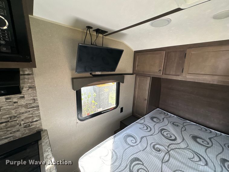 image for item DQ6757 2021 Sunset Park Sunlite Classic camper