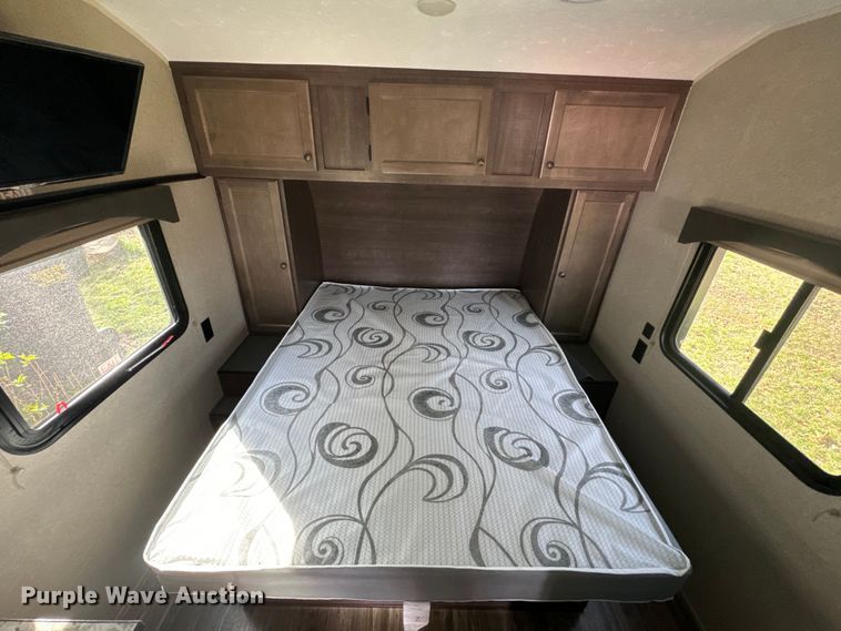 image for item DQ6757 2021 Sunset Park Sunlite Classic camper