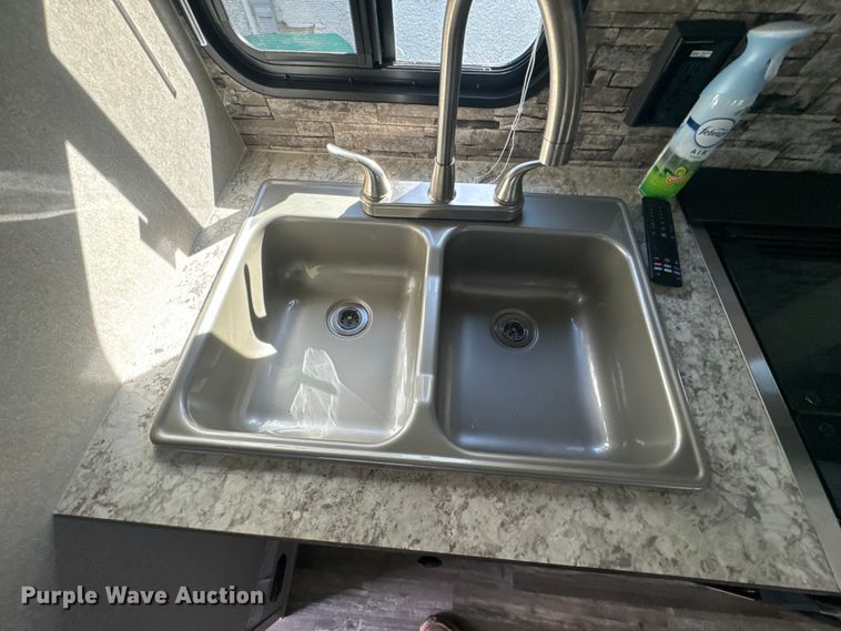 image for item DQ6757 2021 Sunset Park Sunlite Classic camper