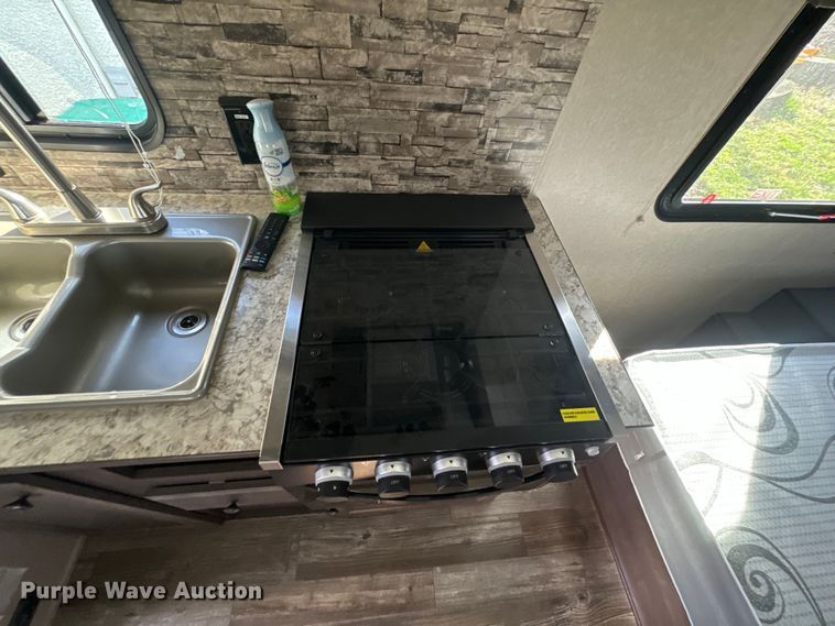 image for item DQ6757 2021 Sunset Park Sunlite Classic camper