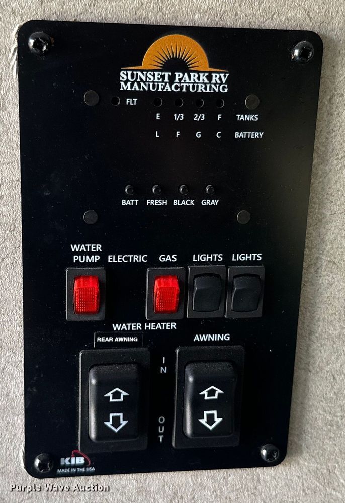 image for item DQ6757 2021 Sunset Park Sunlite Classic camper