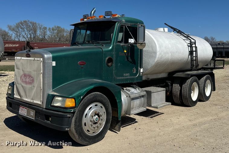 image for item DQ6758 1990 Peterbilt 375 tank truck