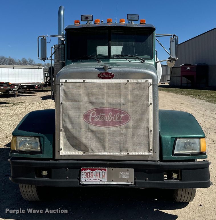 image for item DQ6758 1990 Peterbilt 375 tank truck