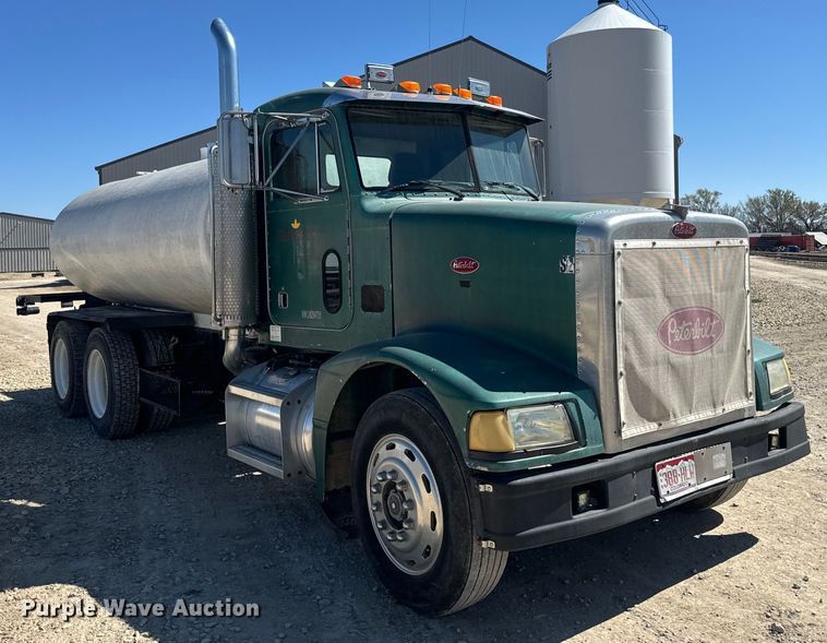image for item DQ6758 1990 Peterbilt 375 tank truck
