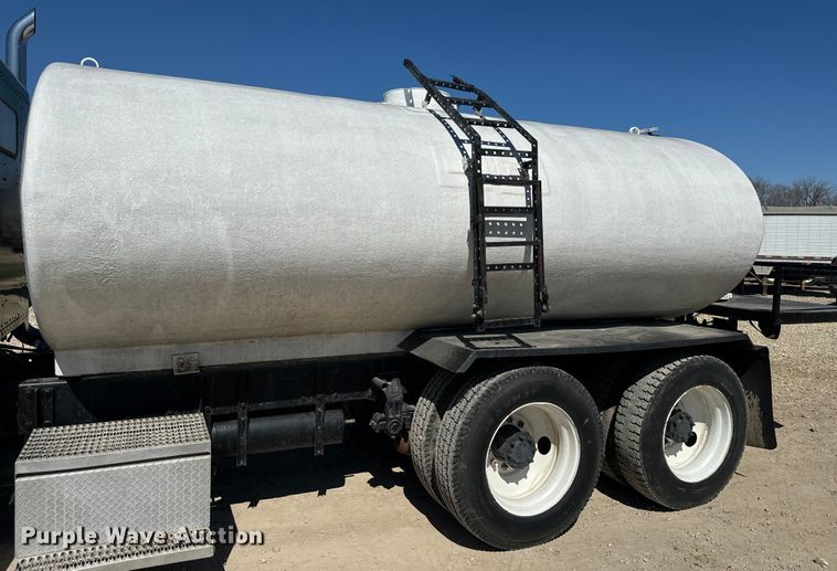 image for item DQ6758 1990 Peterbilt 375 tank truck