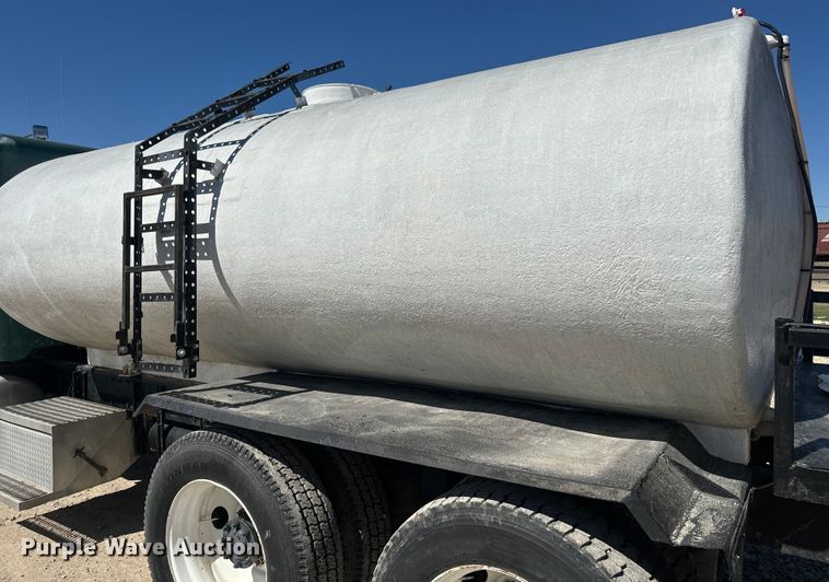 image for item DQ6758 1990 Peterbilt 375 tank truck