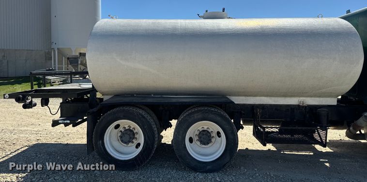 image for item DQ6758 1990 Peterbilt 375 tank truck