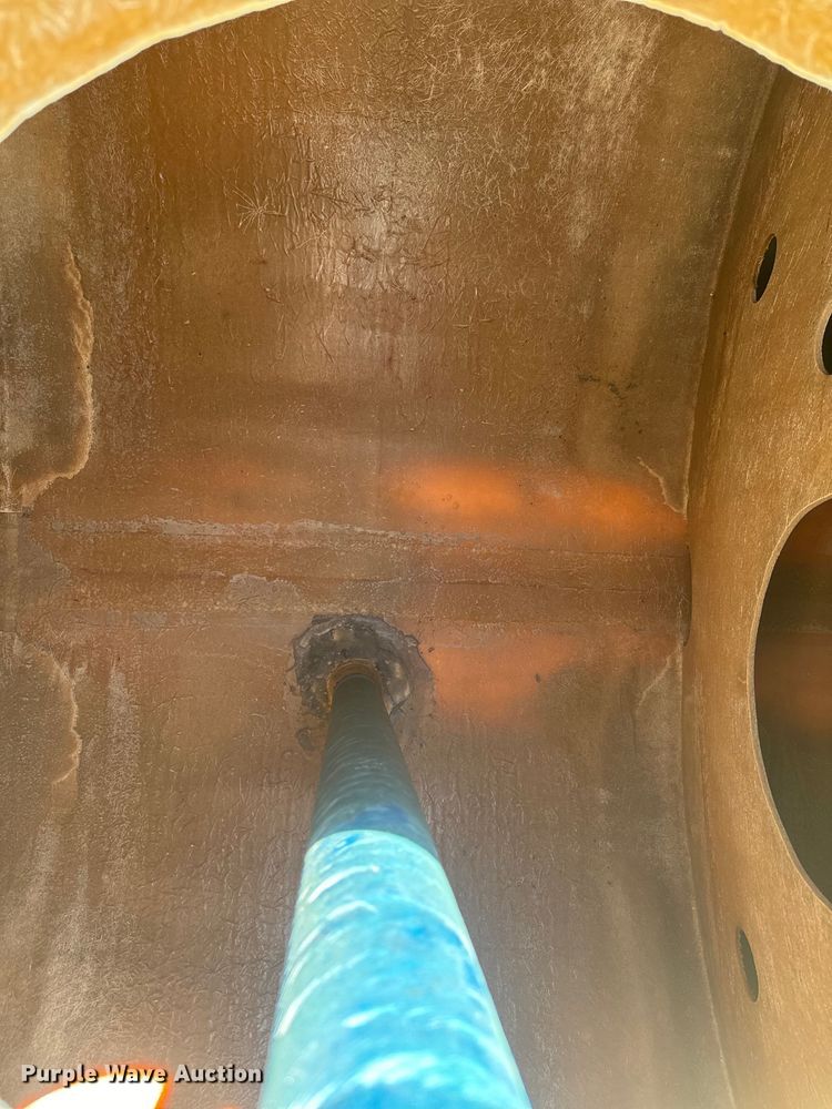 image for item DQ6758 1990 Peterbilt 375 tank truck