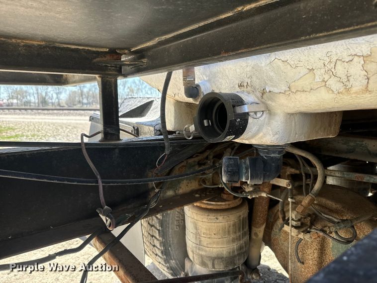 image for item DQ6758 1990 Peterbilt 375 tank truck