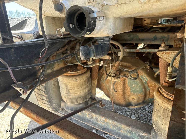 image for item DQ6758 1990 Peterbilt 375 tank truck