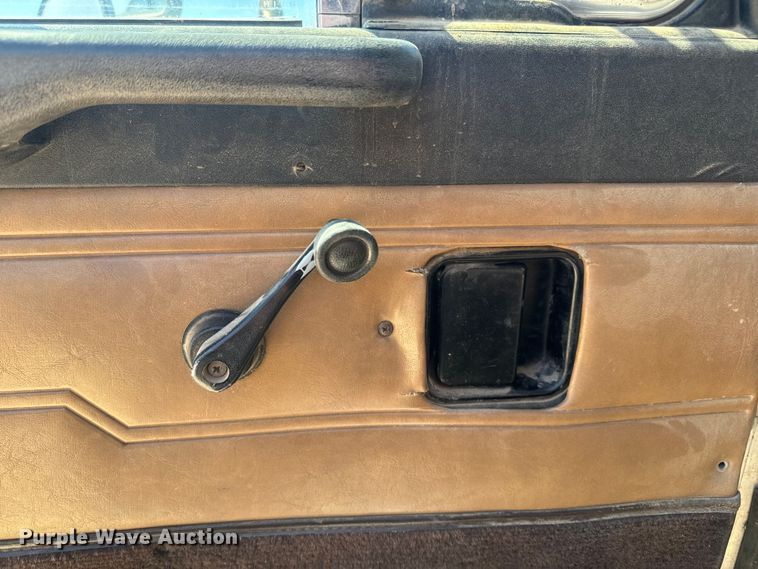 image for item DQ6758 1990 Peterbilt 375 tank truck