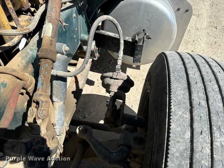 image for item DQ6758 1990 Peterbilt 375 tank truck